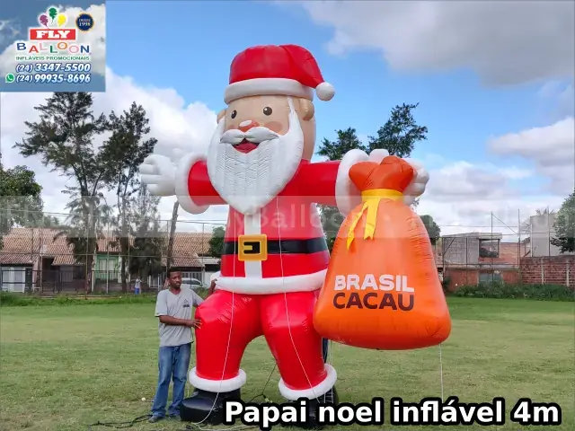 Papai Noel inflável gigante Brasil Cacau