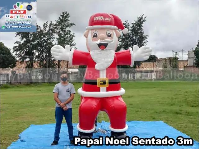 Papai Noel inflável gigante promocional sentado RH Brasil